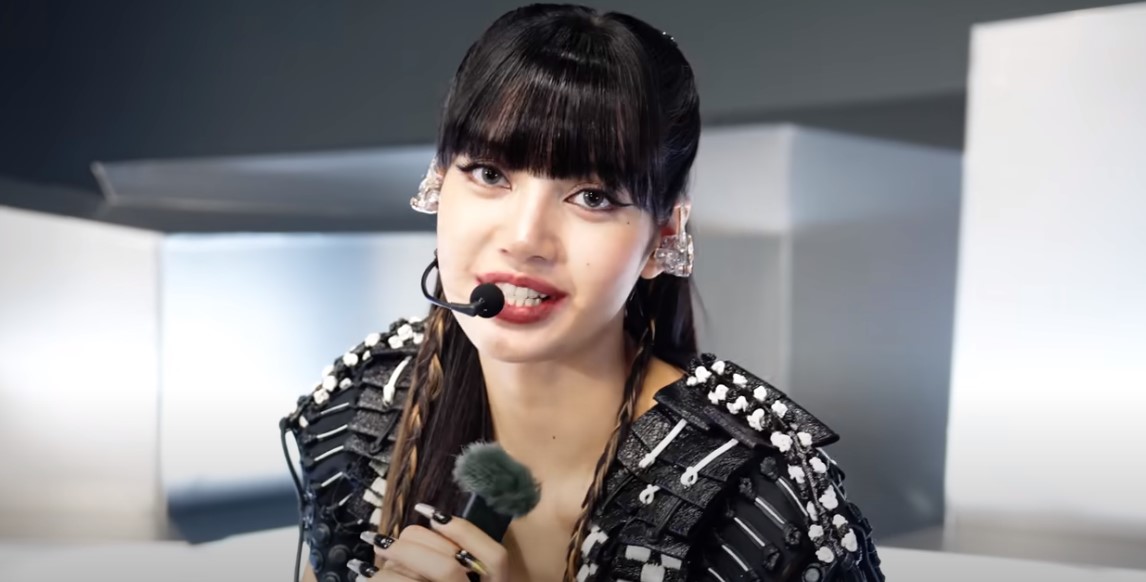 Лиса из BLACKPINK