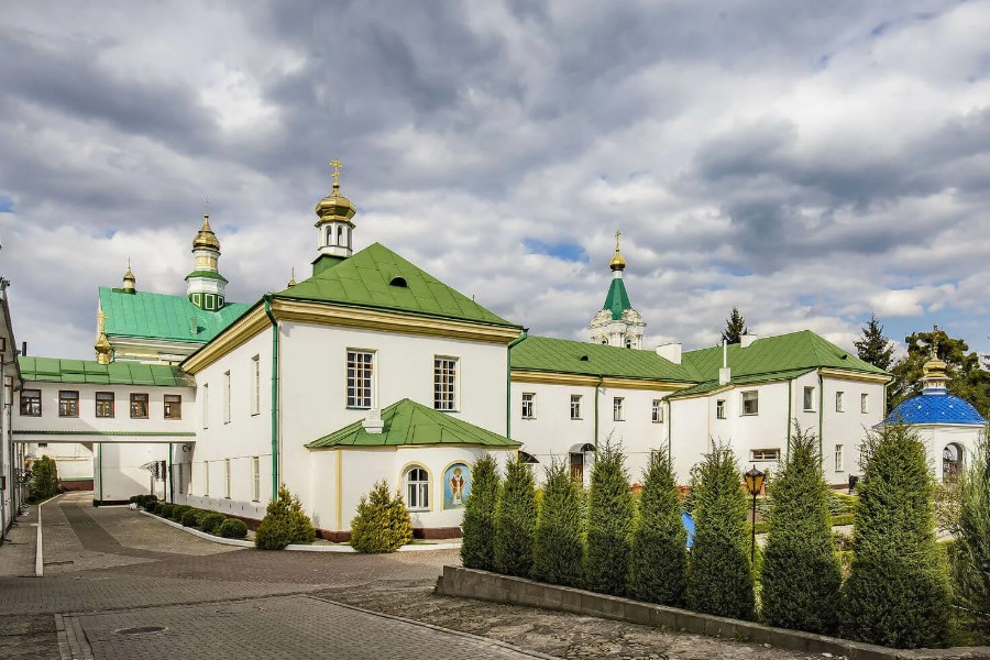 Що таке монастир
